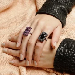 Captivo Ring (Australian Black Sapphires)